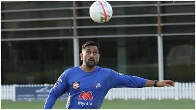 IPL 2021: ધોની હેડ થી તો શ્રેયસ ઐયરે પગે થી કર્યા શાનદાર ગોલ, ખૂબ રમી રહ્યા છે ફુટબોલ, જુઓ VIDEO