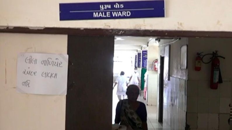 Rajkot : સિવીલ હોસ્પિટલના વોર્ડમાં લીલા નાળિયેર નહિ લઇ જવાનો વિચિત્ર નિર્ણય પાછો લેવાયો