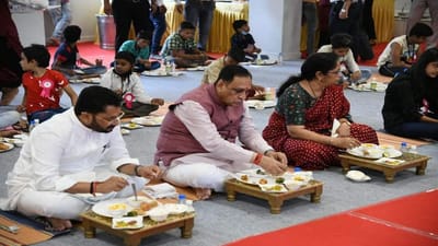 Rajkot: CM વિજય રૂપાણીએ જન્મદિવસે કોરોનામાં પોતાના માતા પિતા ગુમાવનાર બાળકો સાથે લીધુ ભોજન