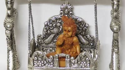 Surat: જન્માષ્ટમીને લઈને સુરતના જવેલર્સને ચાંદી ચાંદી, 5 હજારથી લઈને 5 લાખ સુધીના પારણાંના ઓર્ડર મળ્યા