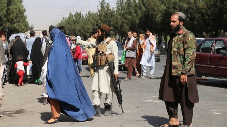 Afghanistan Crisis: કાબુલ એરપોર્ટ પાસે ફાયરિંગ, એરપોર્ટની બહાર લોકોની ભીડ