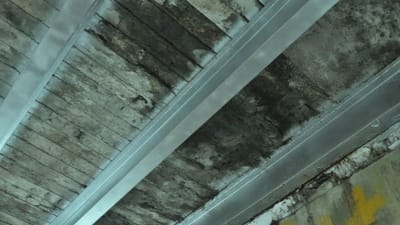 Surat: વરાછા ગરનાળામાંથી ફરી ગંદુ પાણી ટપકવાનું શરૂ, રીપેરીંગ પછી પણ સમસ્યા ઠેરની ઠેર