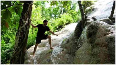 ઘણી વખત લોકો પોતાની રજાઓ સુંદર પર્વતો અને ધોધ વચ્ચે વિતાવવાનું પસંદ કરે છે. આવી સ્થિતિમાં લોકોનું મનપસંદ સ્થળ ધોધ છે. જો આપણે ધોધ વિશે વાત કરીએ, તો તેની આસપાસ શેવાળ એકઠા થાય છે. જેના કારણે ત્યાંથી લપસી જવાનો ભય રહેતો હોય છે. પરંતુ આજે અમે તમને આવા ધોધ વિશે જણાવીશું, જ્યાં કોઈ પણ વ્યક્તિ લપસ્યા વગર સરળતાથી આ ધોધને પાર કરી શકે છે.