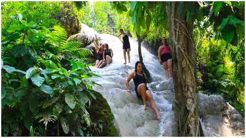 આ ઝરણાની ખાસિયતને કારણે મોટાભાગના લોકો ફરવા માટે આ સ્થળની પસંદગી કરે છે.