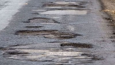 BHAVNAGAR : ખખડધજ રસ્તાઓ અને રખડતા ઢોરની સમસ્યાથી જનતા ત્રાહિમામ, કયારે આવશે નિવેડો ?