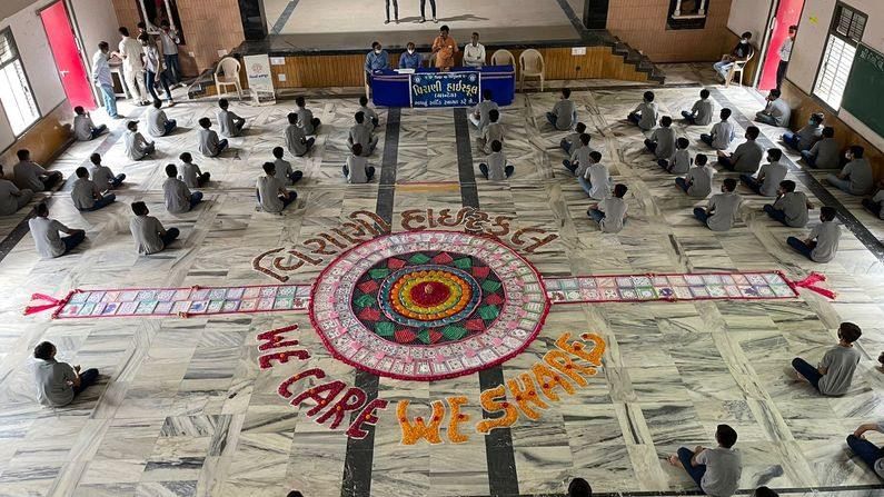 Rajkot : વિરાણી હાઇસ્કુલના વિદ્યાર્થીઓએ તૈયાર કરી મહાકાય રાખડી