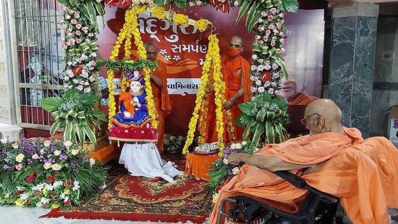 Ahmedabad : કુમકુમ મંદિર દ્વારા શ્રાવણ માસમાં ભગવાનની રજત તુલા કરવામાં આવી