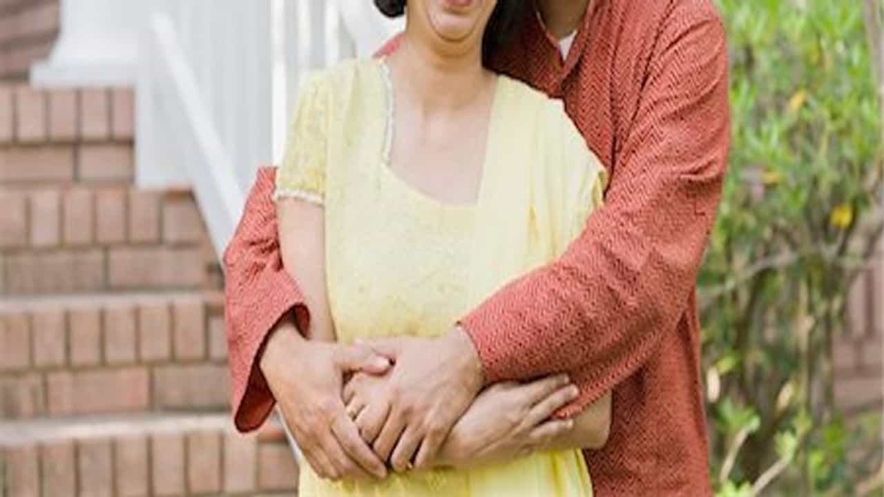 Crime: દીકરીને થઈ માતાના પ્રેમ પ્રકરણની જાણ, માતાનું Whatsapp Hack કર્યું તો મળી ચોંકાવનારી તસ્વીરો