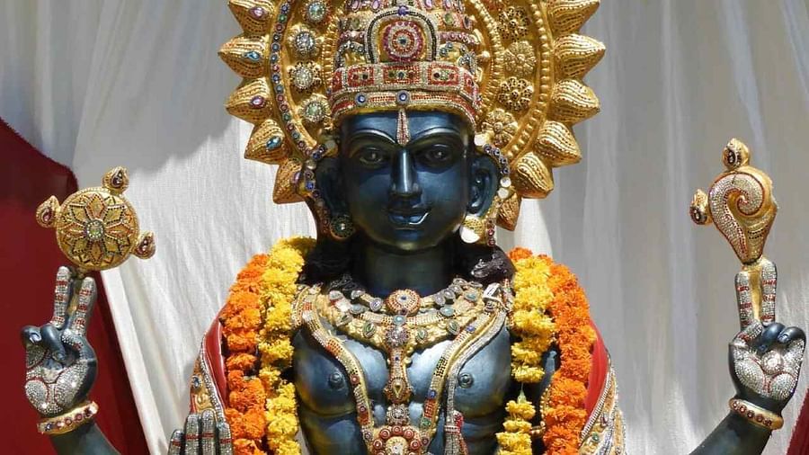 Lord Vishnu : ભગવાન વિષ્ણુને પ્રસન્ન કરવા માટે ગુરુવારે કરો આ મહા ઉપાય, પૂર્ણ થશે સુખ અને સંપત્તિની મનોકામના
