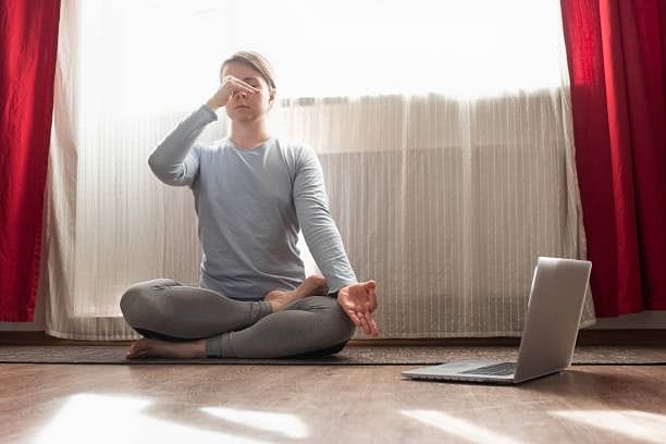 એક વ્યક્તિ દિવસમાં કેટલી વખત શ્વાસ લે છે ? તમારા શરીરમાંથી દરરોજ કેટલો પરસેવો નીકળે છે ? જાણો એક વ્યક્તિ દિવસમાં કેટલી વખત શ્વાસ લે છે ? તમારા શરીરમાંથી દરરોજ કેટલો પરસેવો નીકળે છે ? જાણો