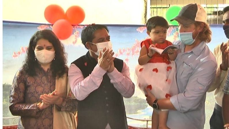 Ahmedabad: અનાથ બાળકી અર્પિતાને અમેરિકન દંપતિએ દત્તક લીધી, મળશે માતા પિતાનો પ્રેમ