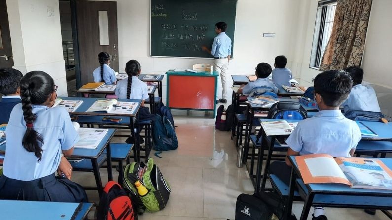 ભાવનગરની પ્રાથમિક શાળાઓમાં શિક્ષણ કાર્ય શરૂ, વિદ્યાર્થીઓ અને શિક્ષકો ખુશખુશાલ