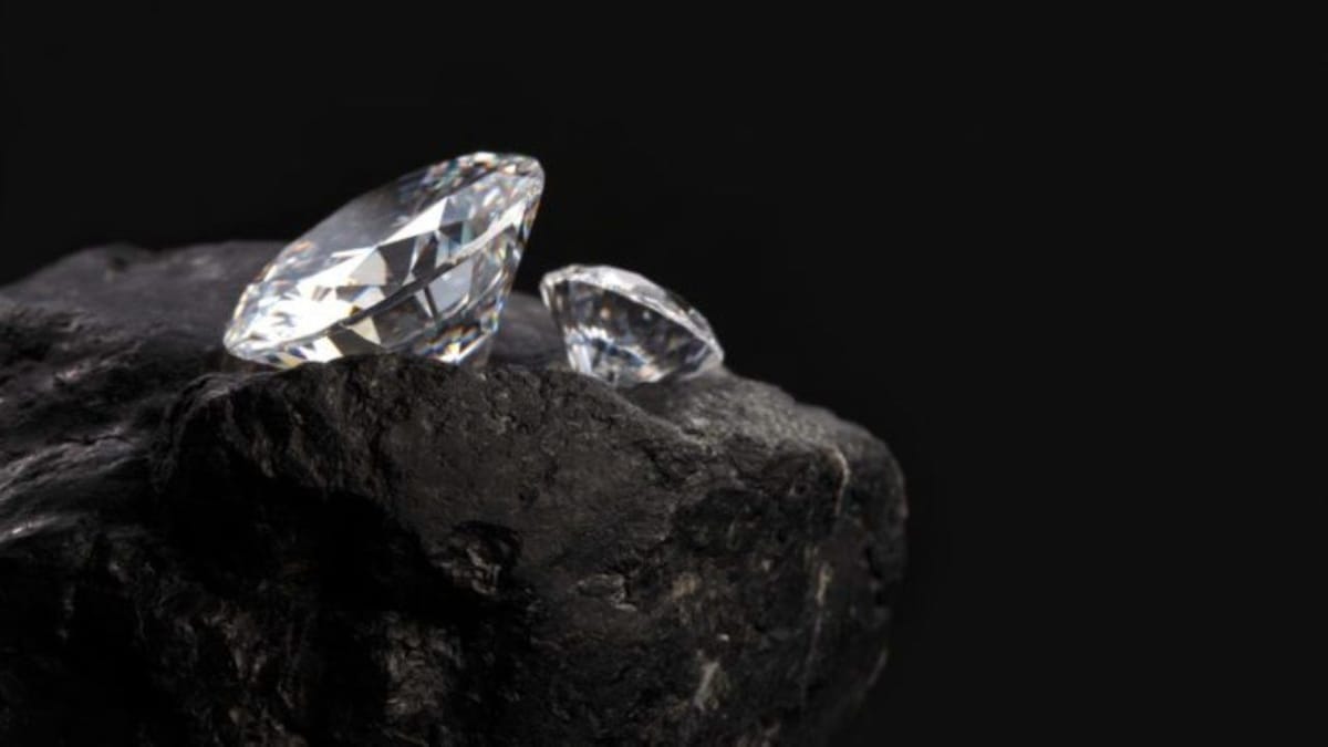 Multibagger Stock: આ શેરે 10 વર્ષમાં 1 લાખ રૂપિયાના બનાવ્યા 10 કરોડ,  શું છે તમારી પાસે છે?