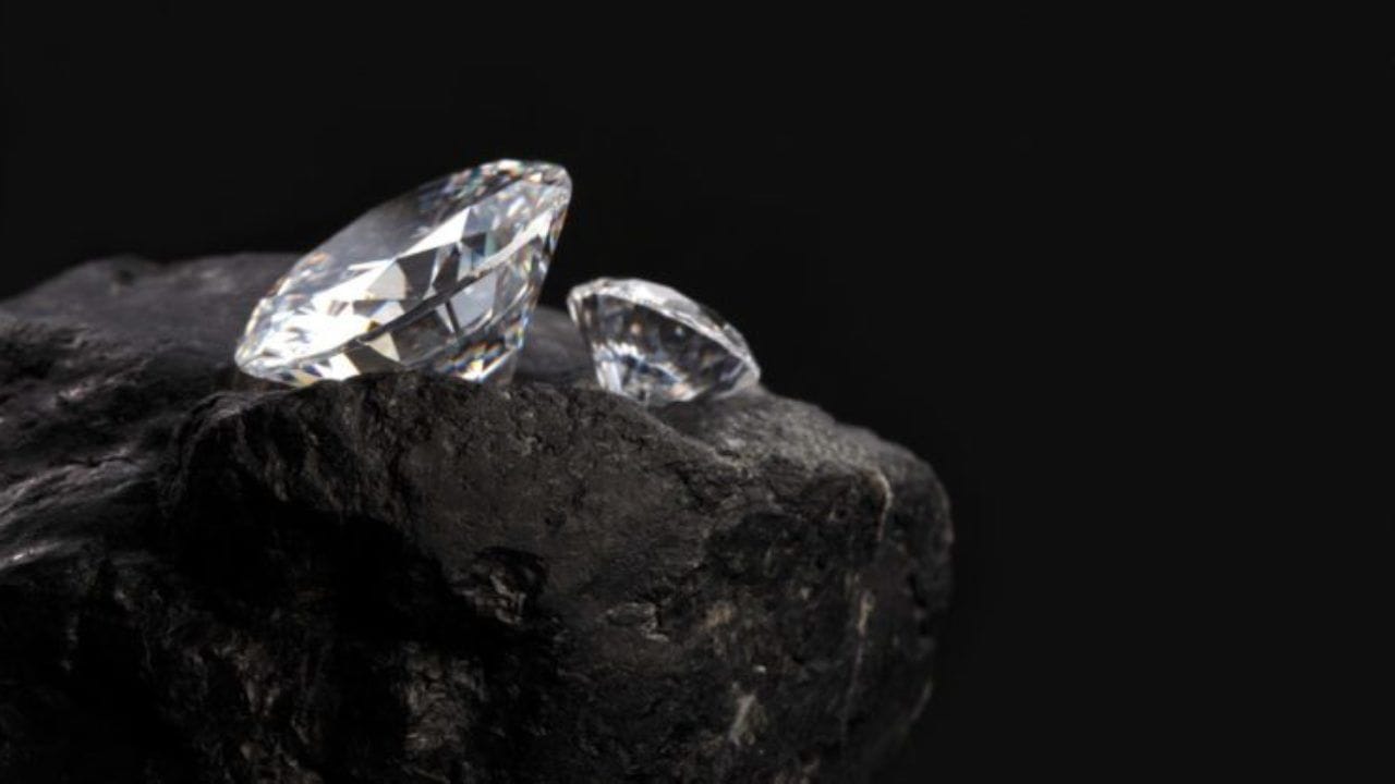 Multibagger Stock: આ શેરે 10 વર્ષમાં 1 લાખ રૂપિયાના બનાવ્યા 10 કરોડ, શું છે તમારી પાસે છે?