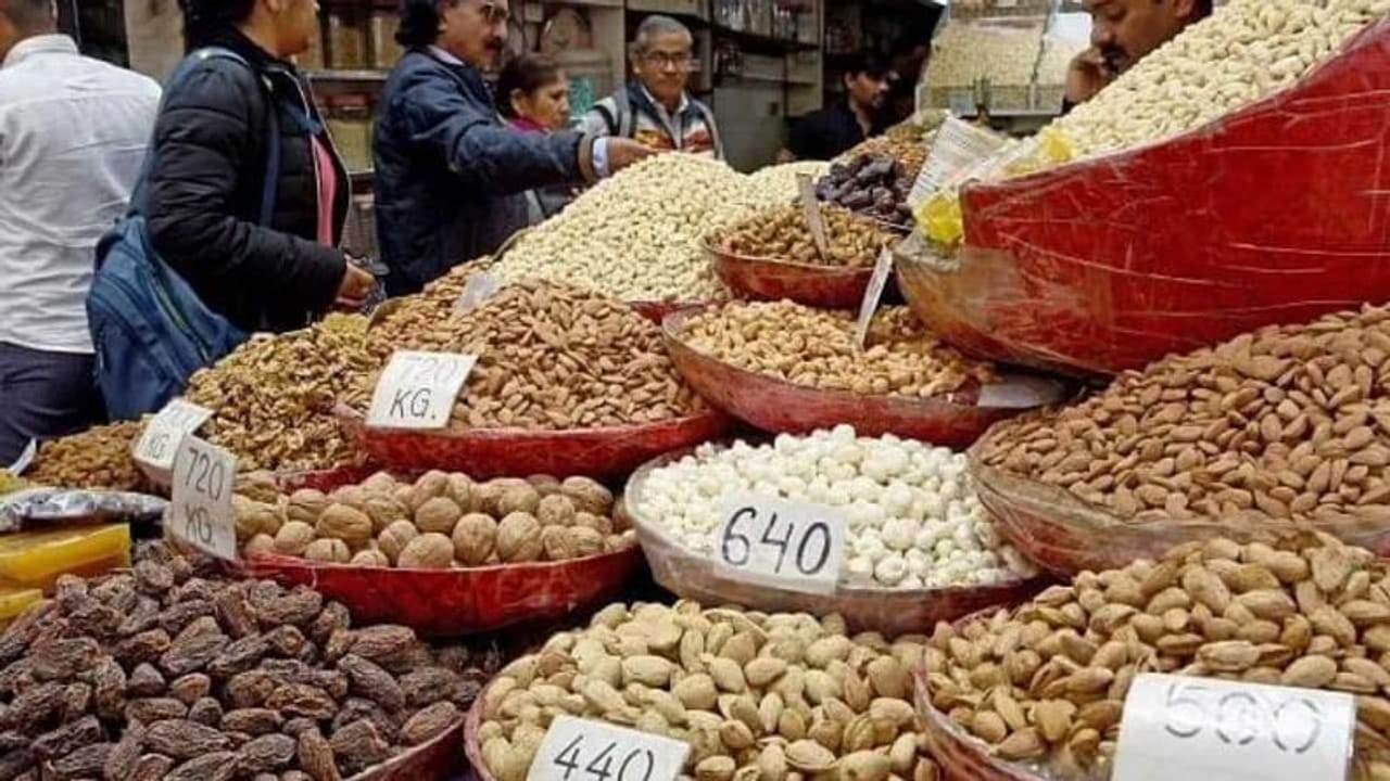 અફઘાનિસ્તાનમાં તાલિબાનોના કબજા બાદ મોંઘા થયા ડ્રાયફ્રૂટ્સ, જાણો ક્યારે થશે સસ્તા