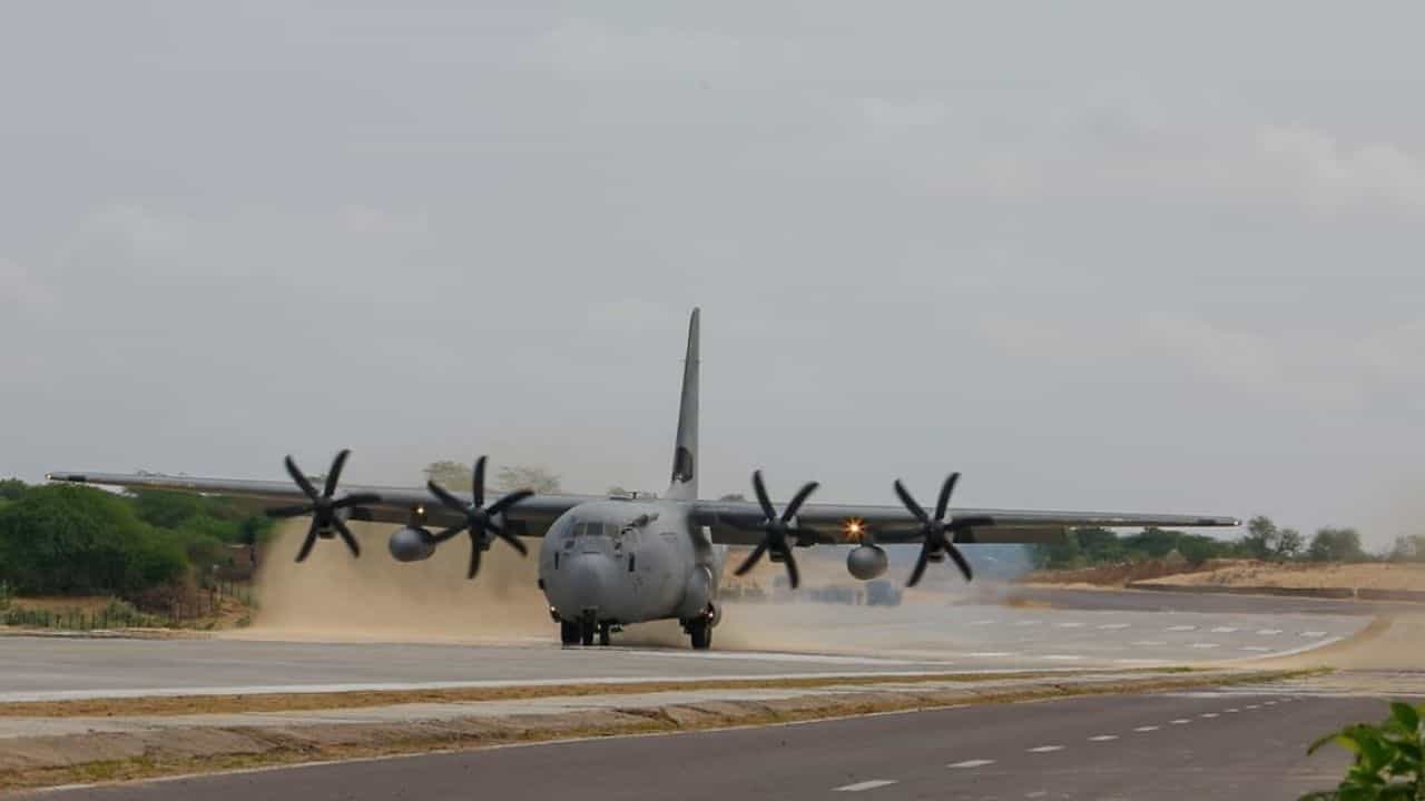 યુદ્ધની સ્થિતિ અને ઈમરજન્સી લેન્ડીંગ માટે રાજ્યમાં આ 2 હાઈવે પર એરસ્ટ્રીપ જેવી સુવિધા ઉભી કરવામાં આવશે