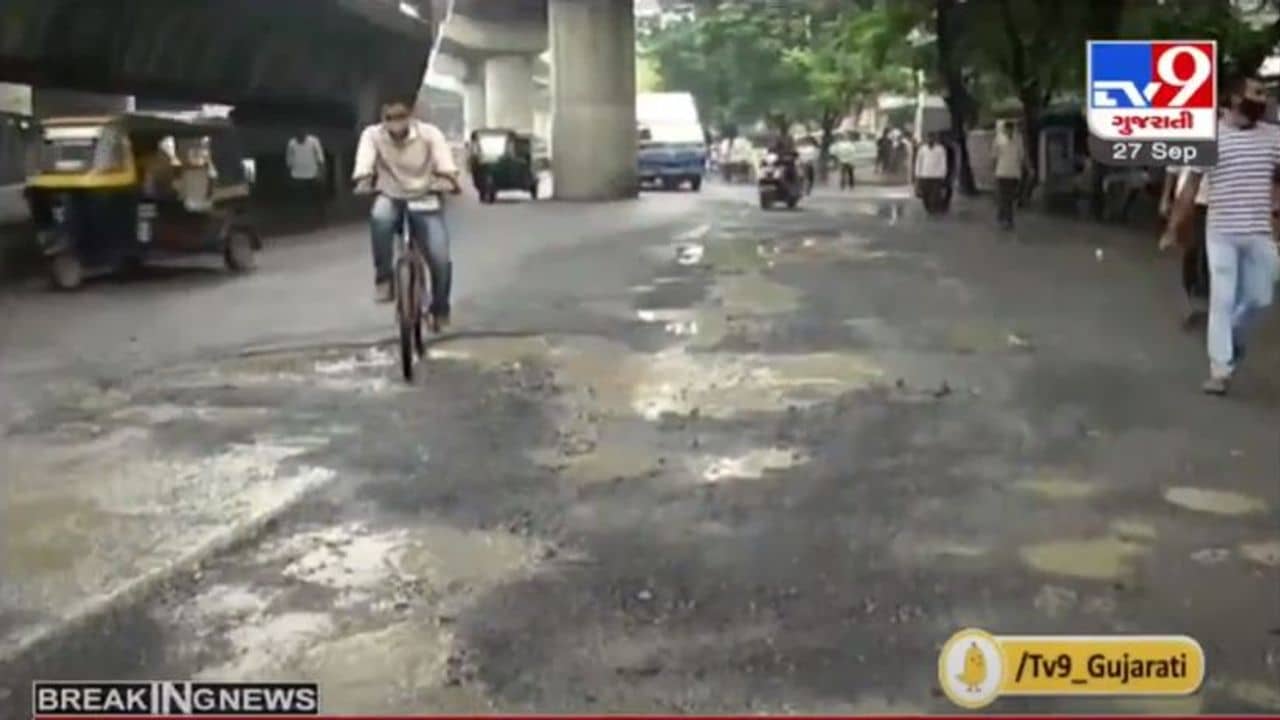 Ahmedabad: જાણો શહેરમાં કેટલા ખાડા છે? રોડ રિપેરિંગ માટે કેટલા કરોડોનો ખર્ચ? અને AMC ના શું છે વાયદા!