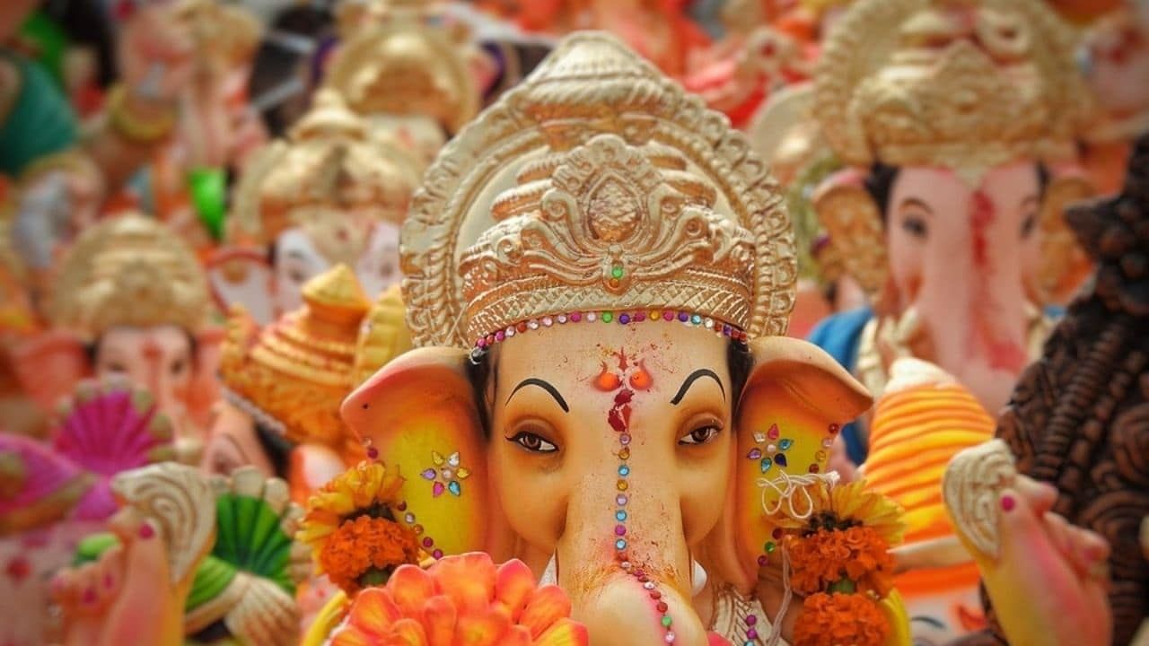 Ganesh Chaturthi: મહારાષ્ટ્ર સરકારનો મોટો નિર્ણય! બાપ્પા આવશે પણ ભક્તોને નહીં મળી શકે, જાણો કેવી રીતે થશે ગણપતિના દર્શન?