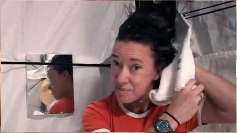 તમને ખબર છે કે અવકાશયાત્રીઓ સ્પેસમાં વાળ કઈ રીતે ધોવે છે? જુઓ આ એમેઝીંગ Video