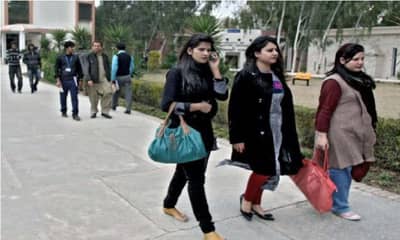 Pakistan: આને કહેવાય સોબતની અસર ! તાલિબાનીઓનાં રસ્તે ઈમરાન ખાને બહાર પાડ્યો ફતવો, શિક્ષકો જીન્સ, ટાઈટ કપડા કે ટી શર્ટ નહી પહેરી શકે