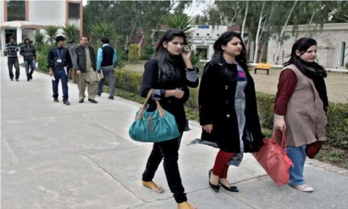 Pakistan: આને કહેવાય સોબતની અસર ! તાલિબાનીઓનાં રસ્તે ઈમરાન ખાને બહાર પાડ્યો ફતવો, શિક્ષકો જીન્સ, ટાઈટ કપડા કે ટી શર્ટ નહી પહેરી શકે