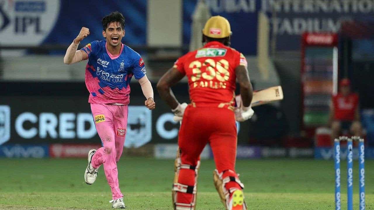 IPL 2021: પંજાબ સામે અંતિમ ઓવરમાં મેચ પલટી દેનારા ખેડૂત પુત્ર કાર્તિક ત્યાગીની આવી છે કહાની, જાણો યુવા ક્રિકેટરની સફર