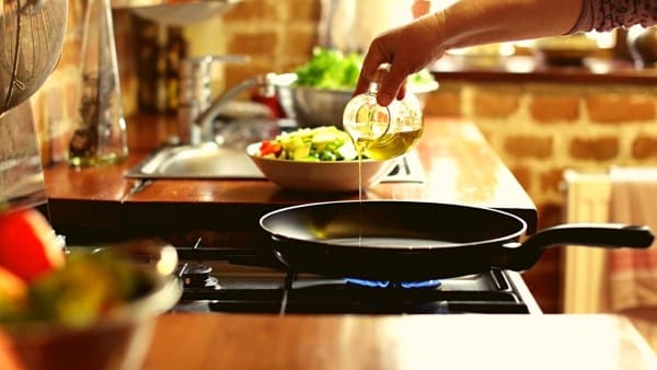 Cooking oil : જો તમે એક વખત વપરાયેલા કુકિંગ તેલનો વારંવાર ઉપયોગ કરો છો તો તેના જીવલેણ પરિણામો પણ જાણી લો