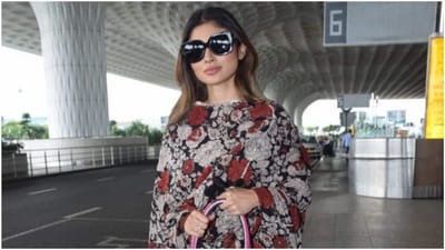 મૌની રોય (Mouni Roy) તેમના ગ્લેમરસ ફોટાને કારણે હેડલાઇન્સમાં રહે છે.