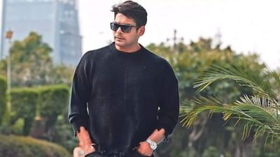 'બિગ બોસ' શોને લીધે સિદ્ધાર્થ શુક્લાની ફેન ફોલોઈંગ ઘણી વધી ગઈ હતી. સિદ્ધાર્થ શુક્લા માત્ર બિગ બોસ 13 ના વિજેતા જ નહોતા, પરંતુ ચાહકોએ પણ તેમને ખૂબ પસંદ કર્યા હતા. પરંતુ 2 સપ્ટેમ્બરના રોજ મુંબઈના ઓશિવારા સ્થિત તેમના ફ્લેટમાં હાર્ટ એટેકને કારણે તેમનું અવસાન થયું હતું. સિદ્ધાર્થે માત્ર 40 વર્ષની ઉંમરે જ આ દુનિયા છોડી દીધી.