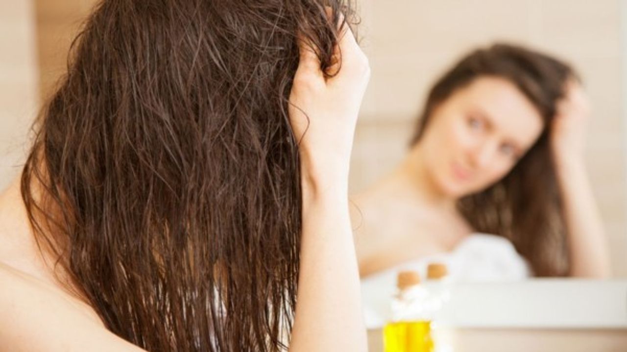 Hair Care Tips : જાણો વાળમાં તેલ નાખવાનું કેમ જરૂરી, વાળ માટે જરૂરી છે તેલ માલિશ