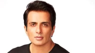 મુંબઈમાં અભિનેતા Sonu Soodના ઘરે અને ઓફિસ પર આવકવેરા વિભાગની રેડ, એકાઉન્ટ બૂકમાં ગડબડનો આરોપ