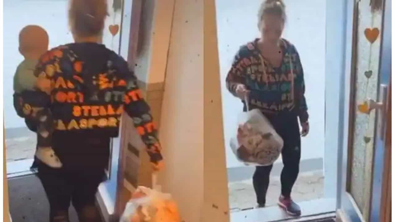 Viral Video : કચરો ફેકવા નીકળેલી મહિલા પોતાના બાળકને જ કચરા પેટીમાં ફેકી આવી, જુઓ વીડિયો