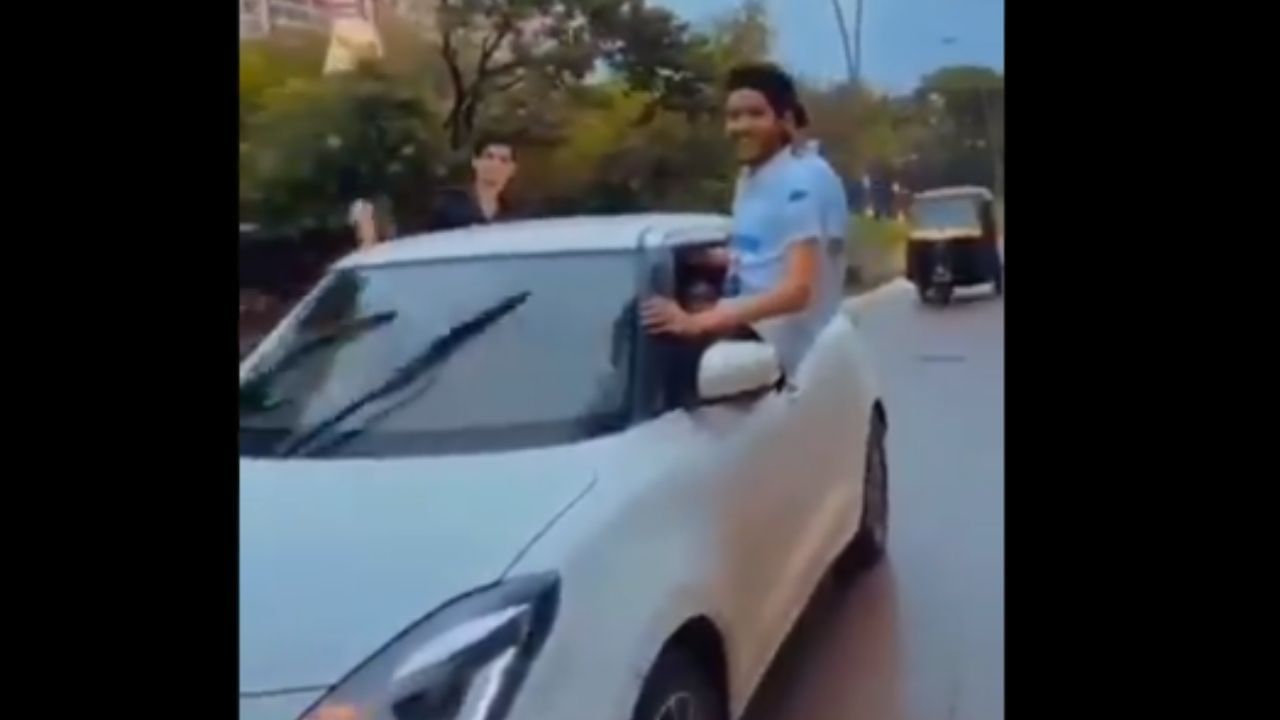 Video : ચાલતી કારમાં સ્ટાઈલ મારી રહ્યા હતા છોકરાઓ, પછી જે થયુ એ જોઈને તમે પણ દંગ રહી જશો !