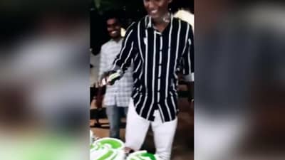 લો બોલો ,ધારાસભ્યના પુત્રએ iPhone થી કેક કાપી ! લોકોએ આપી કંઈક આવી પ્રતિક્રિયા