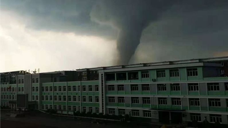 China Hit by Tornado : ચીનમાં ટોરનેડોના કારણે સર્જાયા તબાહીના દ્રશ્યો, જુઓ વીડિયો