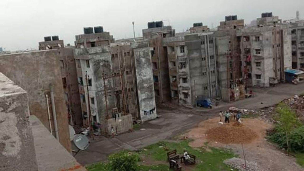 Surat : જર્જરિત બનેલા ભેસ્તાન આવાસના રહીશોને, હવે SMC અન્ય આવાસોમાં ખસેડશે