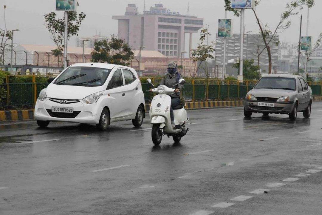Ahmedabad શહેરમાં પણ વરસાદ , વાતાવરણમાં ઠંડક પ્રસરી