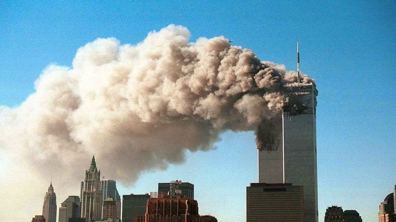 વર્ષ 2001 એટલે કે 19 વર્ષ પહેલા આજના દિવસે અમેરિકા ભયાનક આતંકવાદી હુમલાથી હચમચી ગયું હતું. 11 સપ્ટેમ્બર 2001 અમેરિકાના ઇતિહાસમાં કાળો દિવસ છે. વિશ્વનો સૌથી મોટો આતંકવાદી હુમલો આ દિવસે થયો હતો.