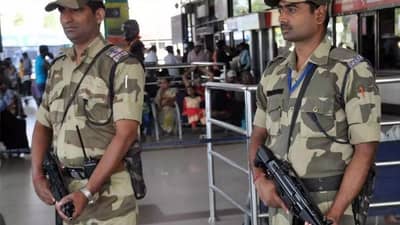 Surat : રોજની 50 કરતા વધુ ફ્લાઇટ છતાં સુરત એરપોર્ટ CISF સુરક્ષાથી વંચિત