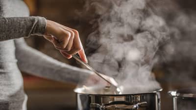 તમારી રસોઈમાં વપરાયેલું Cooking Oil  અસલી છે કે ભેળસેળયુક્ત? FSSAI ની આ રીત 2 મિનિટમાં નકલી તેલની પોલ ખોલી નાંખશે