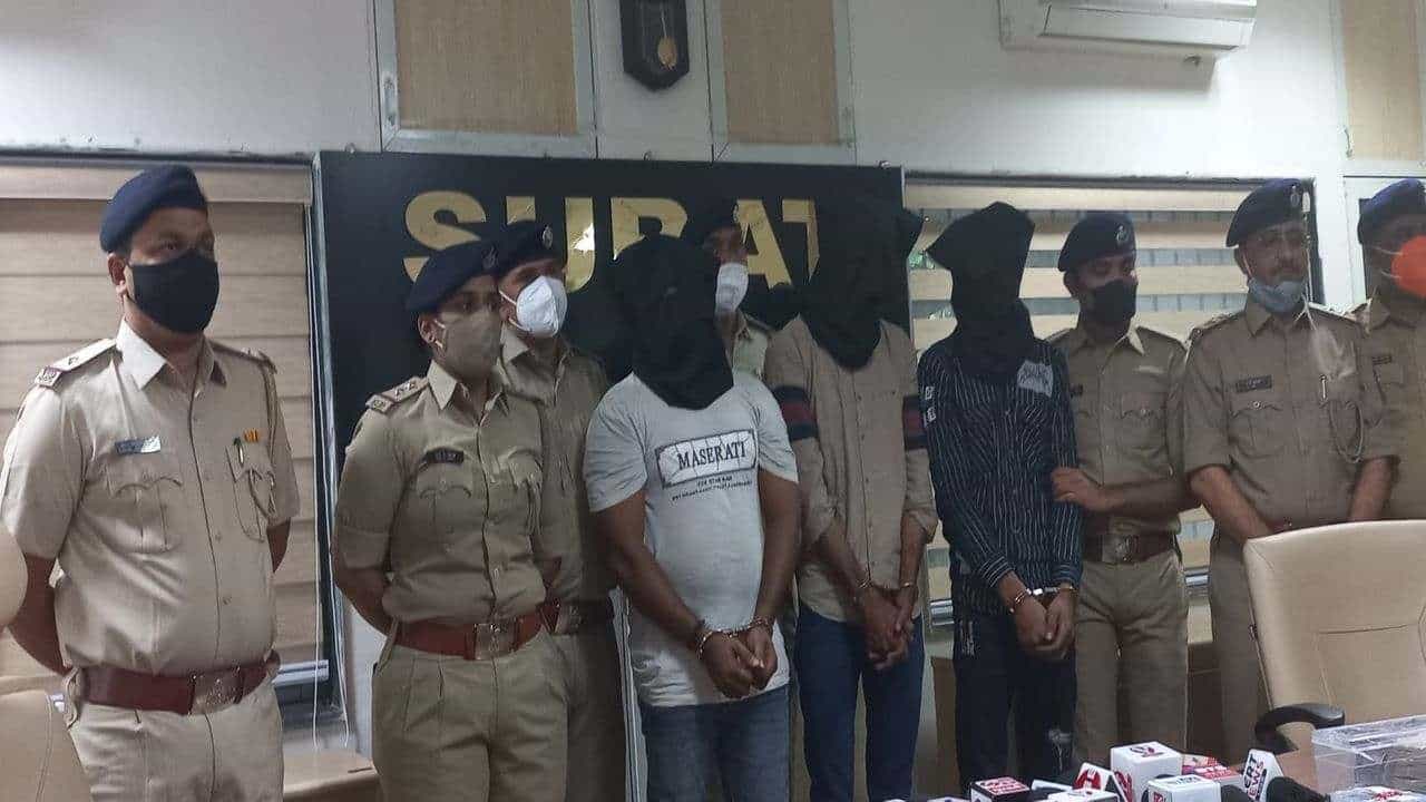 Surat : સુરત પોલીસે મેકડ્રોન ડ્રગ્સ અને રૂ. 28.49 લાખના મુદ્દામાલ સાથે ત્રણ આરોપીઓની કરી ધરપકડ