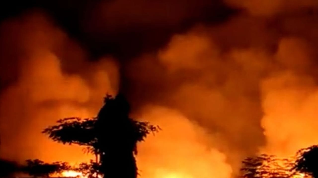 Mumbai Fire: મુંબઇના માનખુર્દઇ વિસ્તારમાં લાગી આગ, ફાયર વિભાગની 6 ગાડીઓ ઘટના સ્થળે પહોંચી