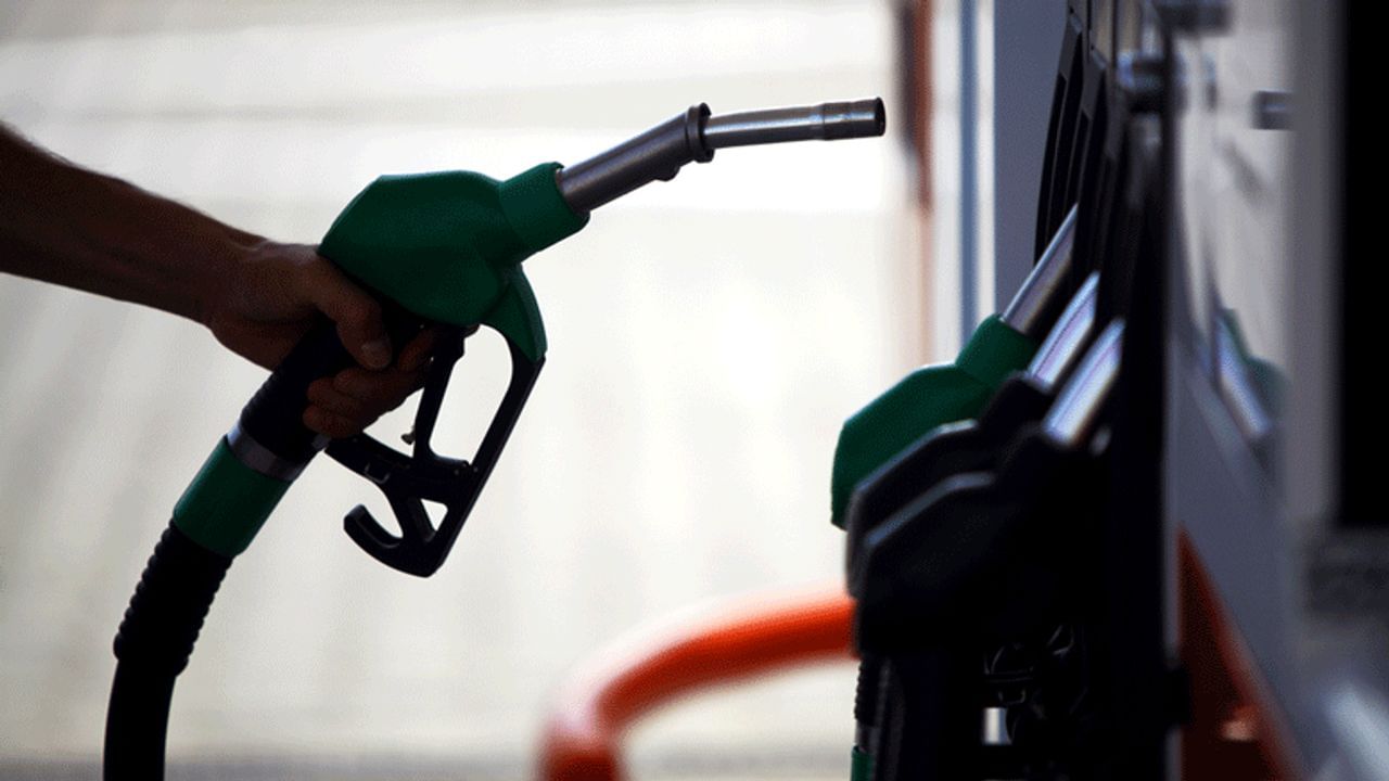 Petrol-Diesel Price Today : આજે સવારે 6 વાગે પેટ્રોલ - ડીઝલના નવા રેટ જાહેર થયા, જાણો તમારા શહેરમાં શું છે 1 લીટર ઇંધણની કિંમત