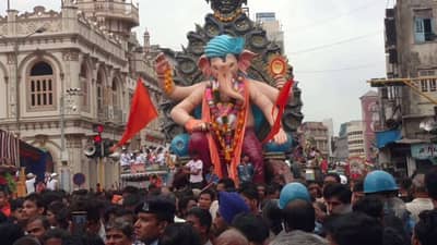 Surat : ગણપતિ ઉત્સવમાં ગાઈડલાઇનનું ચુસ્તપણે પાલન કરવા પોલીસ કમિશનરનું નોટિફિકેશન