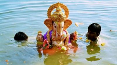 Ganpati Visarjan 2021 Wishes: આજે ગણપતિ વિસર્જન વેળાએ પરિવાર અને મિત્રોને પાઠવો આ શુભ સંદેશ