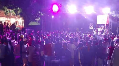 Surat: ગણપતિ આગમનમાં ભક્તો ભૂલ્યા કોરોનાને, આગમન યાત્રામાં ઉમટી ભારે ભીડ