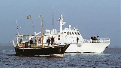 Ahmedabad : ભારતીય જળ સીમામાંથી અજ્ઞાત બોટમાંથી 50 કિલો હેરોઇનનો જથ્થો મળ્યો Ahmedabad : ભારતીય જળ સીમામાંથી અજ્ઞાત બોટમાંથી 50 કિલો હેરોઇનનો જથ્થો મળ્યો