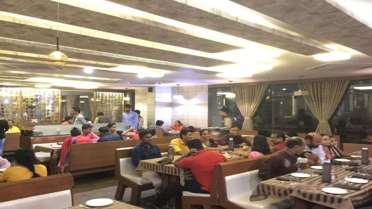 Surat : અમદાવાદની જેમ હવે સુરતમાં પણ હોટેલ રેસ્ટોરન્ટમાં વેક્સિનેશન સર્ટી ફરજીયાત થઇ શકે છે !