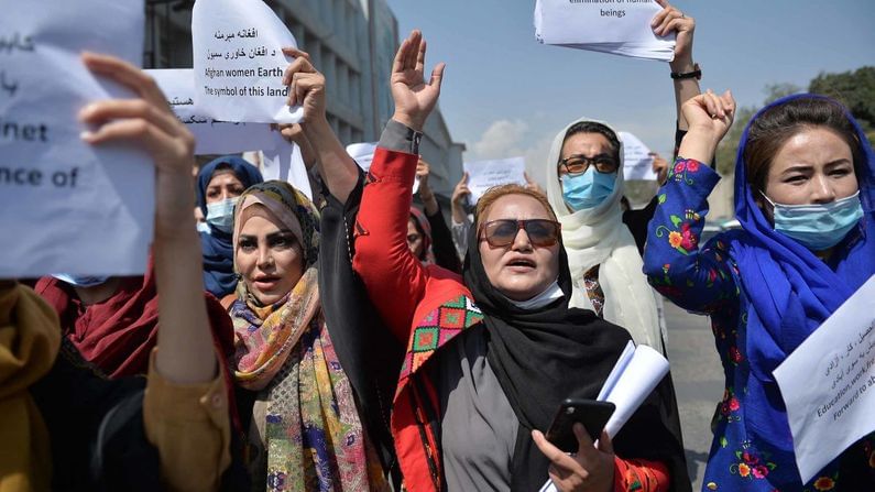Afghanistan Crisis: મહિલાઓના વિરોધ પ્રદર્શનથી તાલિબાન ગભરાયા, કહ્યું દેખાવ કરતા પહેલા લેવી પડશે પરવાનગી