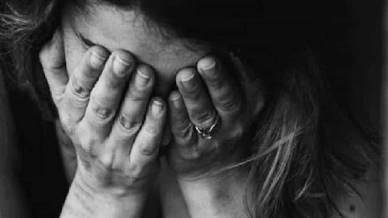 મહારાષ્ટ્ર: ડોક્ટર પર બળાત્કાર કરી વીડિયો શૂટ કર્યો, બાદમાં યુવતીના માતા-પિતાને મોકલ્યો અને 10 લાખની ખંડણીની કરી માંગ